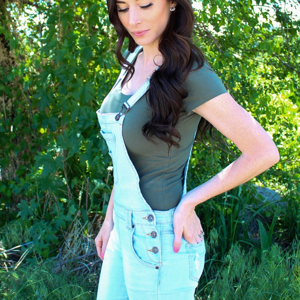 Chloe Overall - Picture 3 of 3